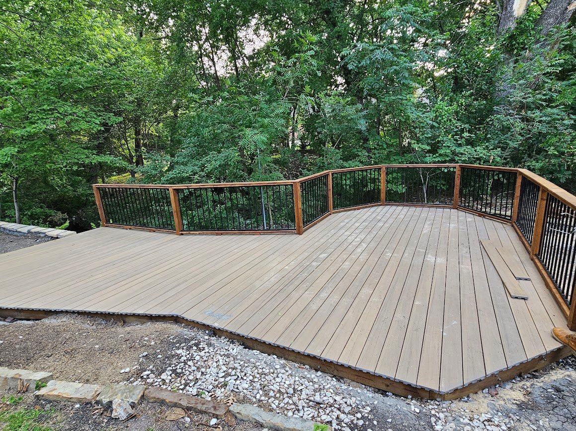 Composite deck with uniform color and texture