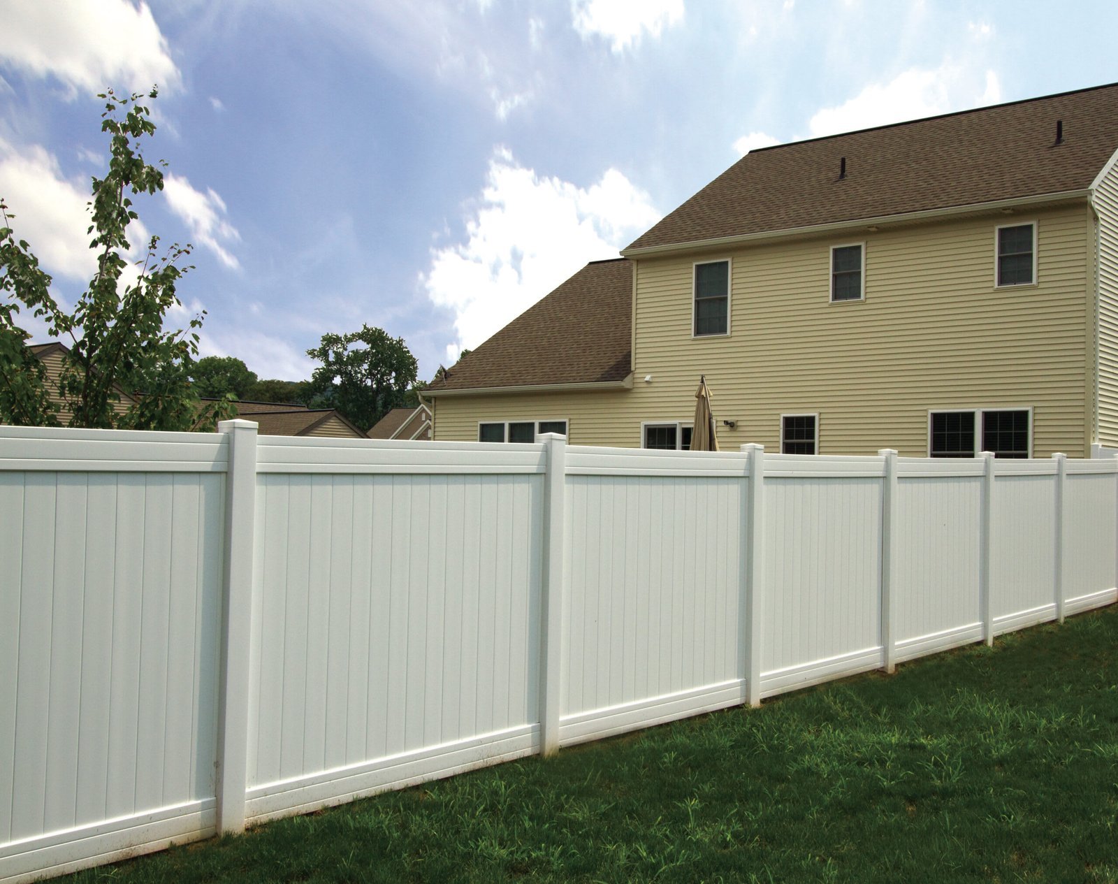 White vinyl fence panels with a gate