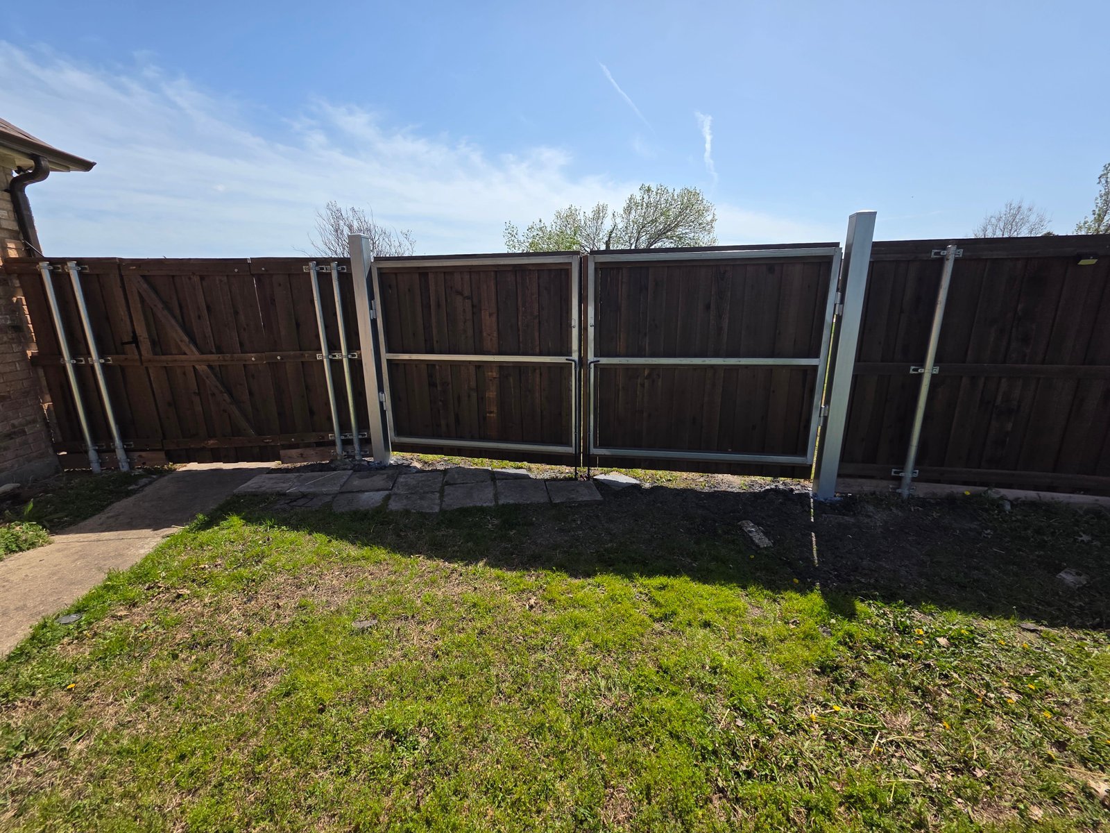 Automated sliding gate with a keypad entry